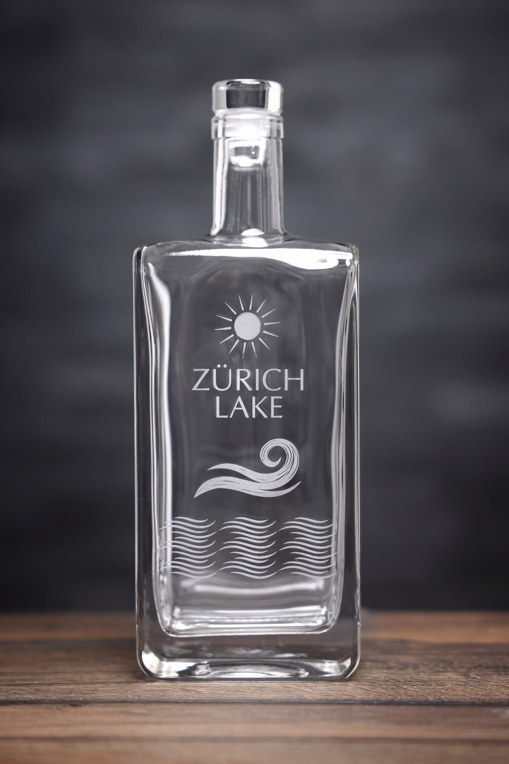 SchweizerLuft® Zurich Lake Edition 500 ml glass bottle with Zurich Lake engraving